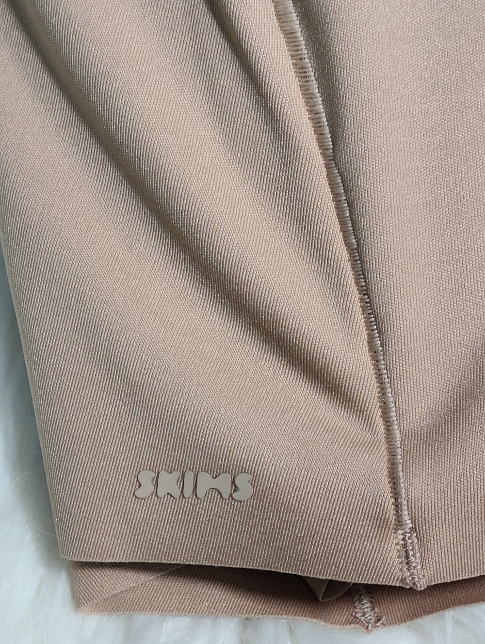 SKIMS Body Butt And Hip Enhancing Mid Thigh Short Brown Clay Women Medium NEW - Picture 6 of 8